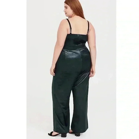 Torrid Emerald Green Velvet Wide Leg Sleeveless Jumpsuit Size 12 - Picture 2 of 10